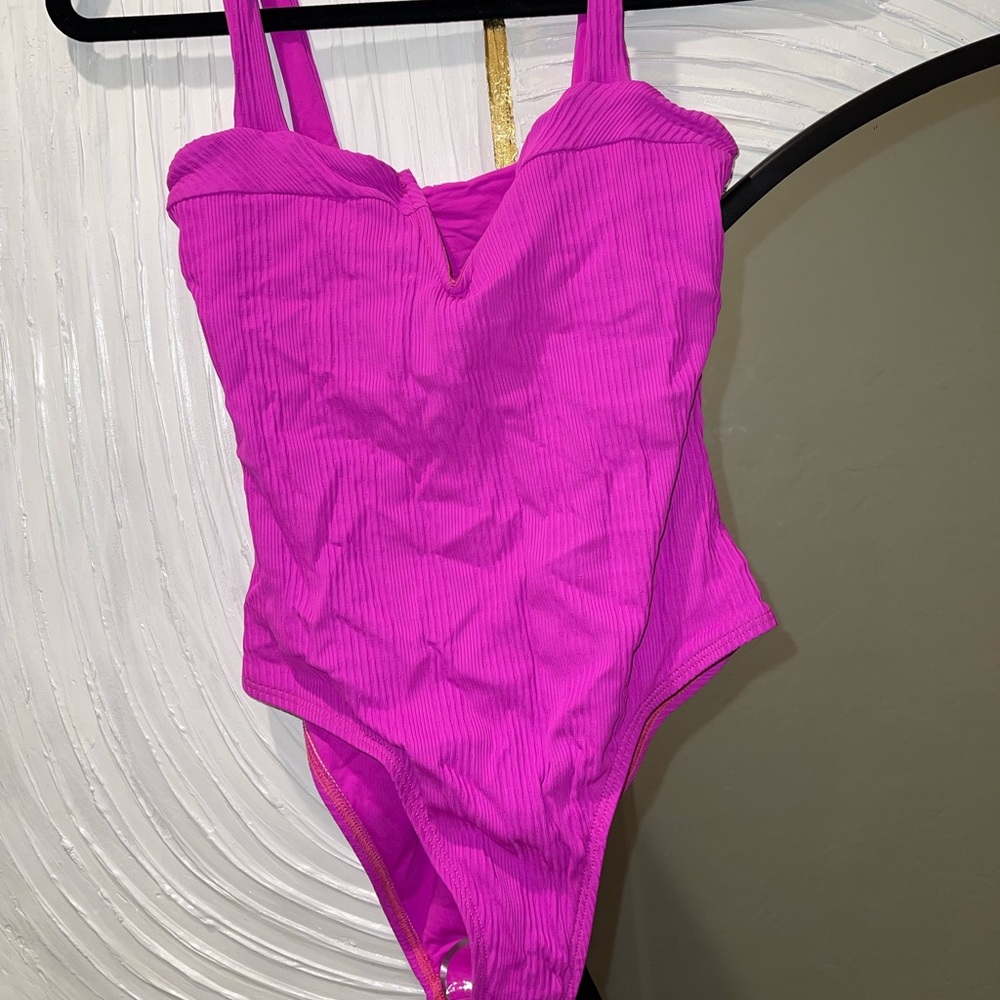 ⭐️⭐️NEVER WORN⭐️⭐️L-space one piece swimsuit
